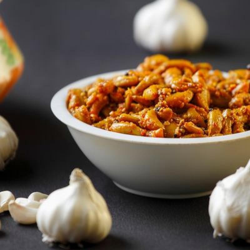 Garlic Pickle (Vellulli Avakaya)